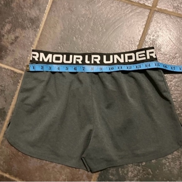 Under Armour Shorts and Tank Outfit Women's Size
M - Picture 8 of 9